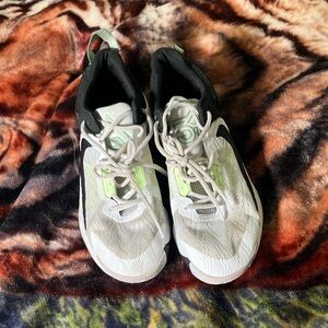 Basketball shoes barley worn